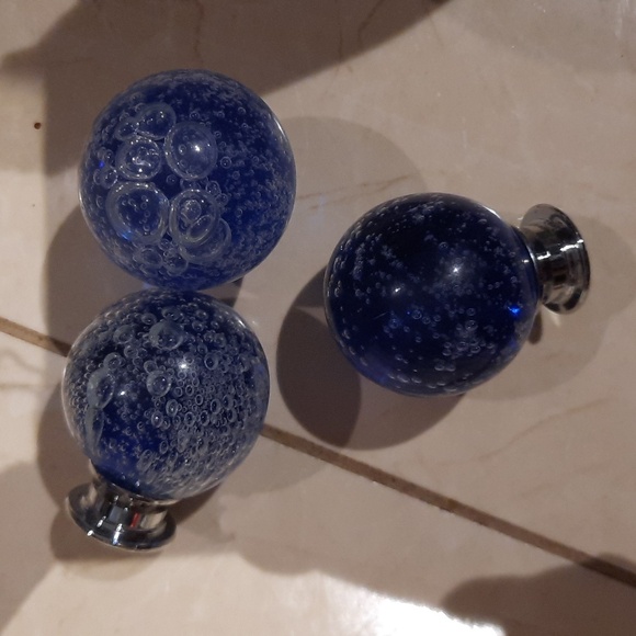 🎁 New LOT OF 3 REPLACEMENT BULB DRESSER DRAWER GLASS KNOBS BOMBAY AND CO - Picture 2 of 4